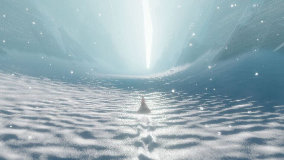 Die unbenannte Hauptfigur von Journey stampft, durch den Schnee in einer Bergspalte dem Licht entgegen.